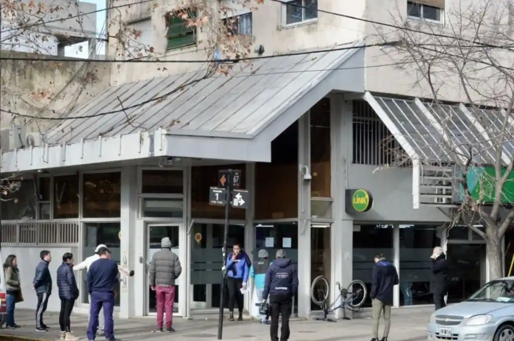 El hecho se dio en el horario de apertura del banco