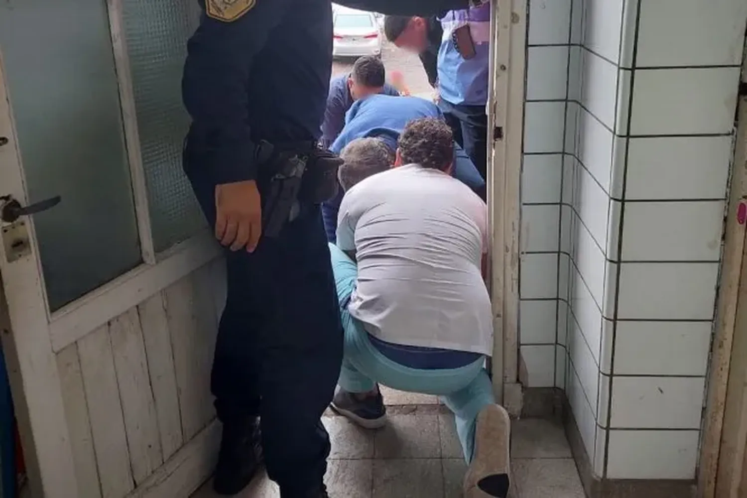 Una tensa situación en el hospital terminó con una adolescente embarazada lesionada