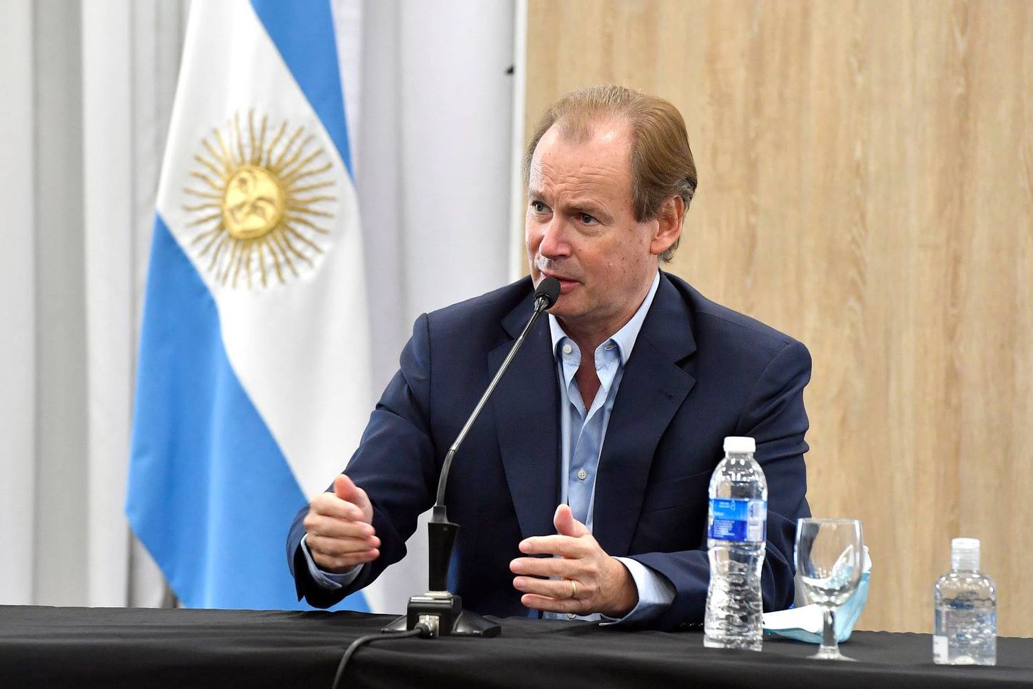 “Tenemos la voluntad de seguir dialogando, pero no podemos hacerlo bajo la presión de nuevos paros”, resaltó el Gobernador