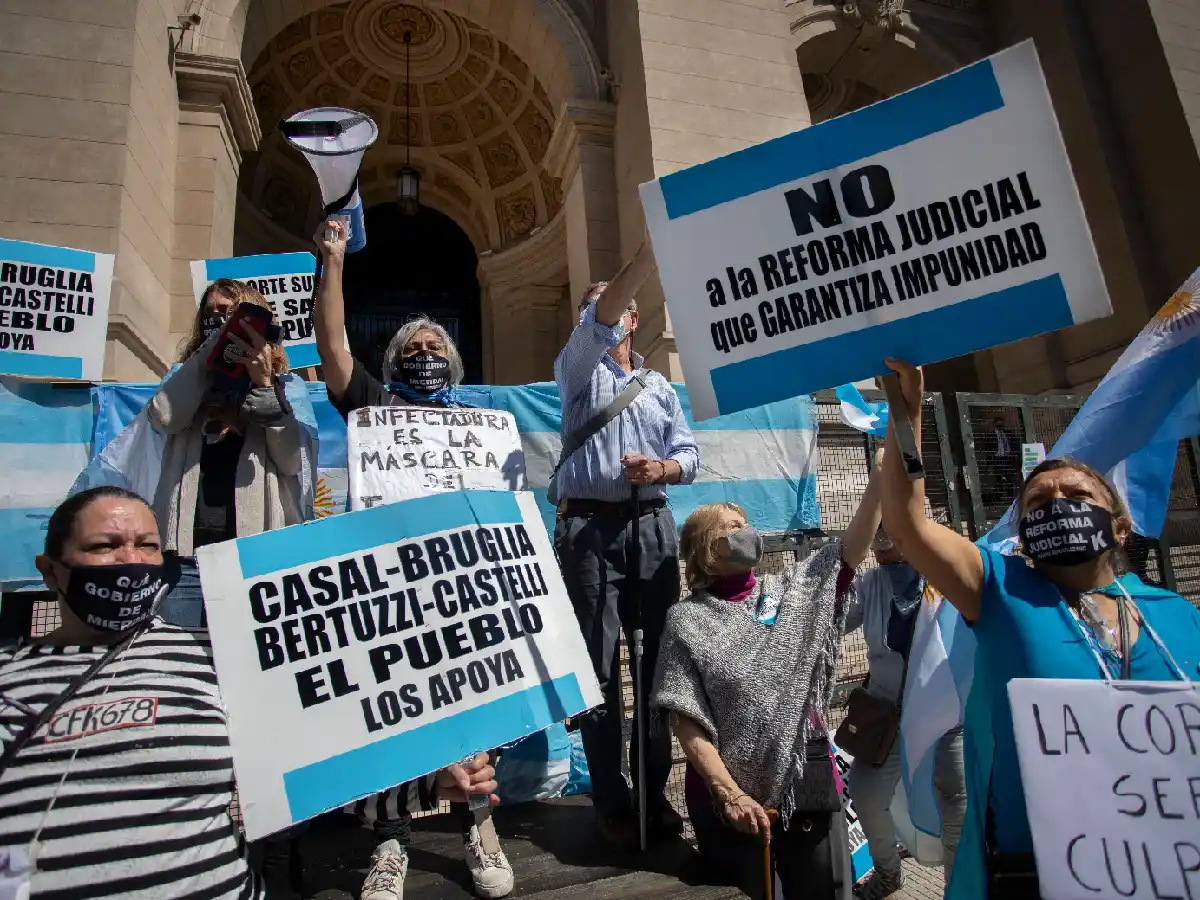 La corte aceptó el per saltum y suspendió por ahora los traslados de los tres jueces desplazados por el oficialismo