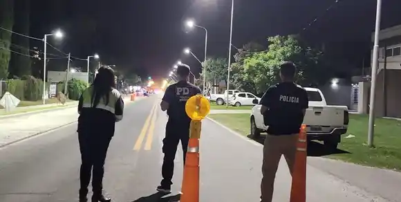 Manejaba alcoholizado y le retuvieron la moto: muy agresivo, enfrentó a un inspector de tránsito