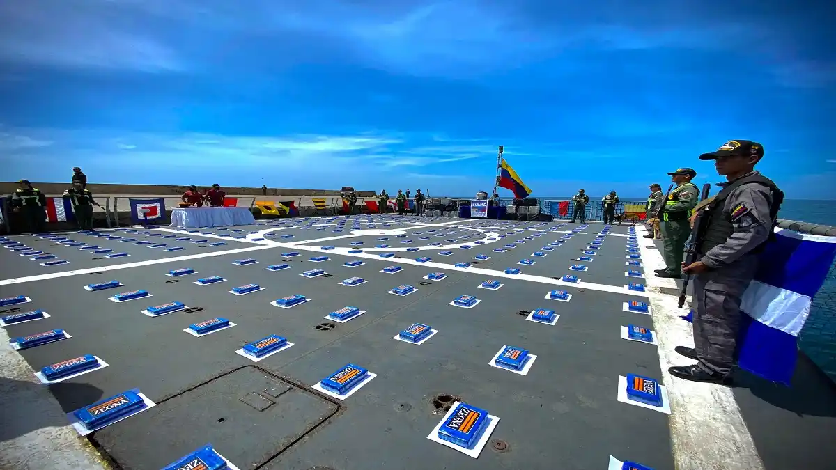 10 venezolanos detenidos tras incautación de 2,4 toneladas de drogas en altamar