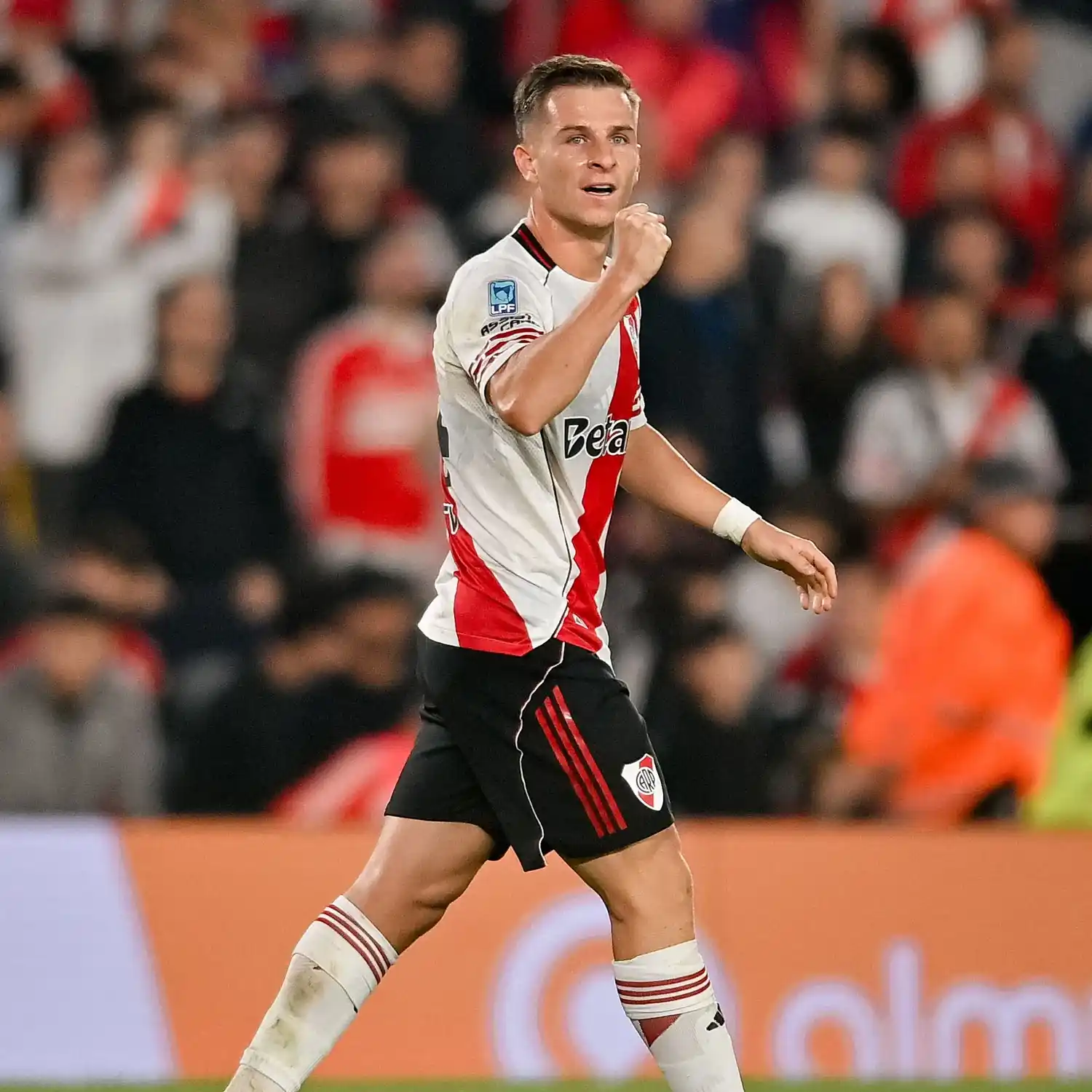 Galoppo festeja el primer gol millonario.