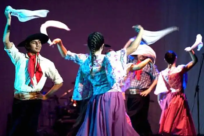 Juan �SChato⬝ Sosa  bailarín coreógrafo conocido como �Sel  chúcaro  entrerriano⬝