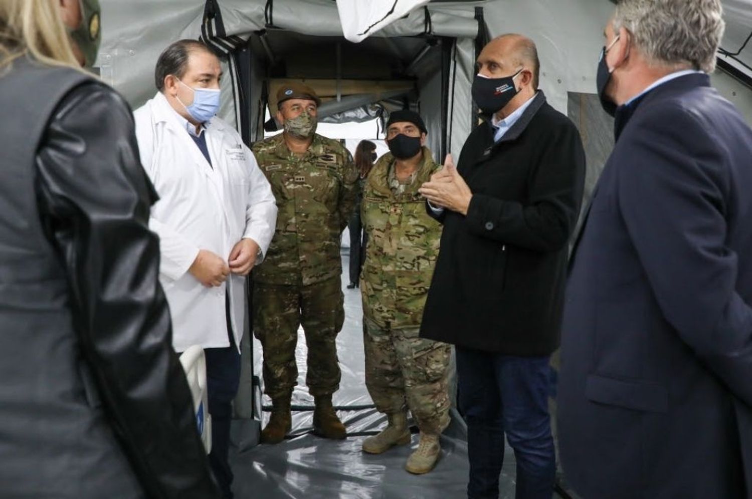 Perotti y Rossi recorrieron el Hospital Militar instalado frente al Cullen