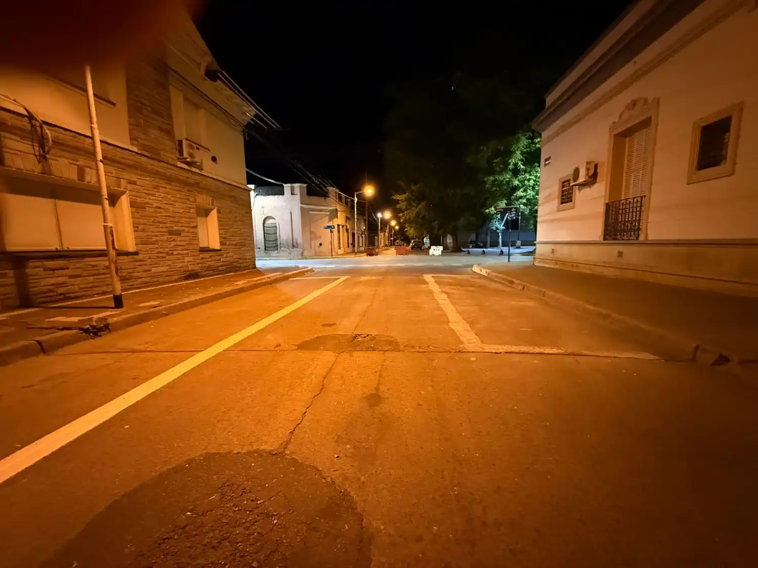 cajón de motos mal pintado calle tucumán