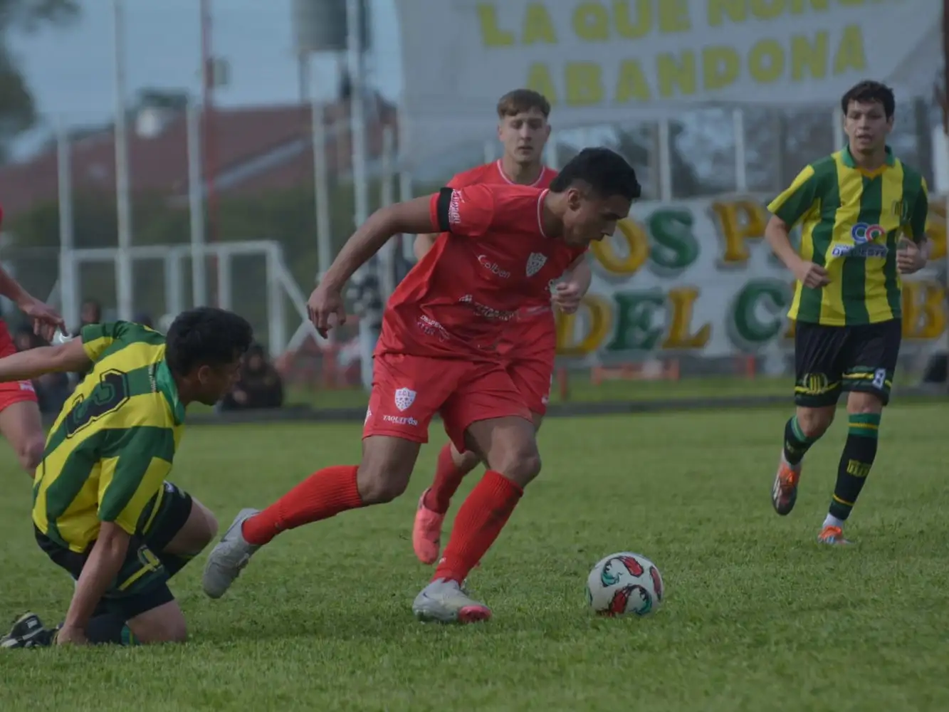 Central Larroque volvió al triunfo y con un empate en la última fecha será campeón (foto: Magaa Escalante).