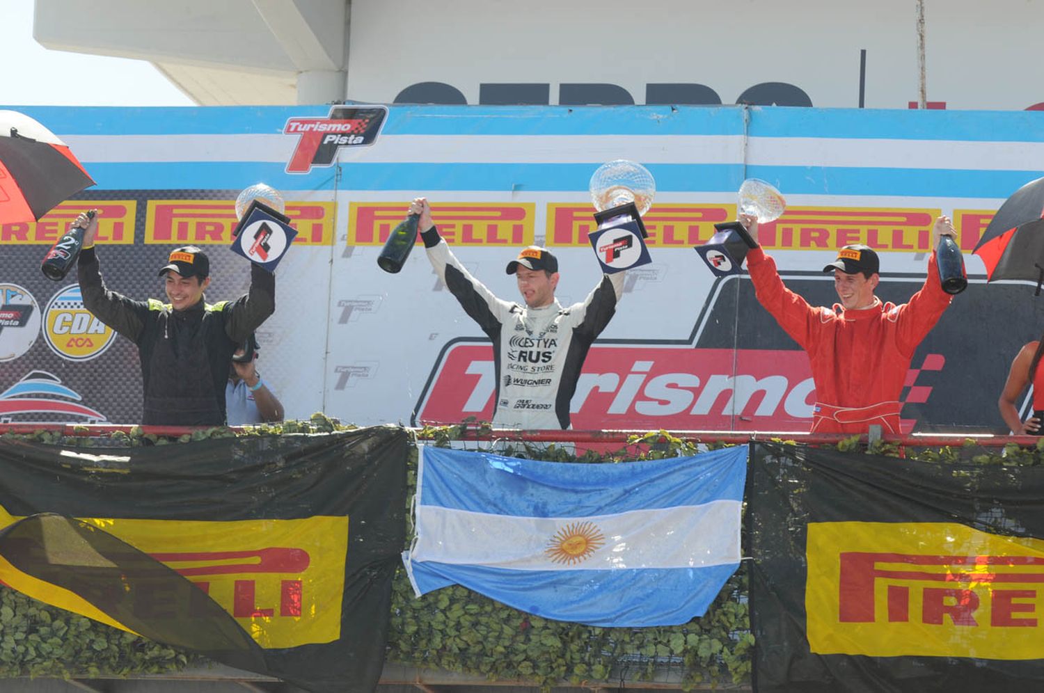 Podio para Bayala en la Clase 2 del Turismo Pista