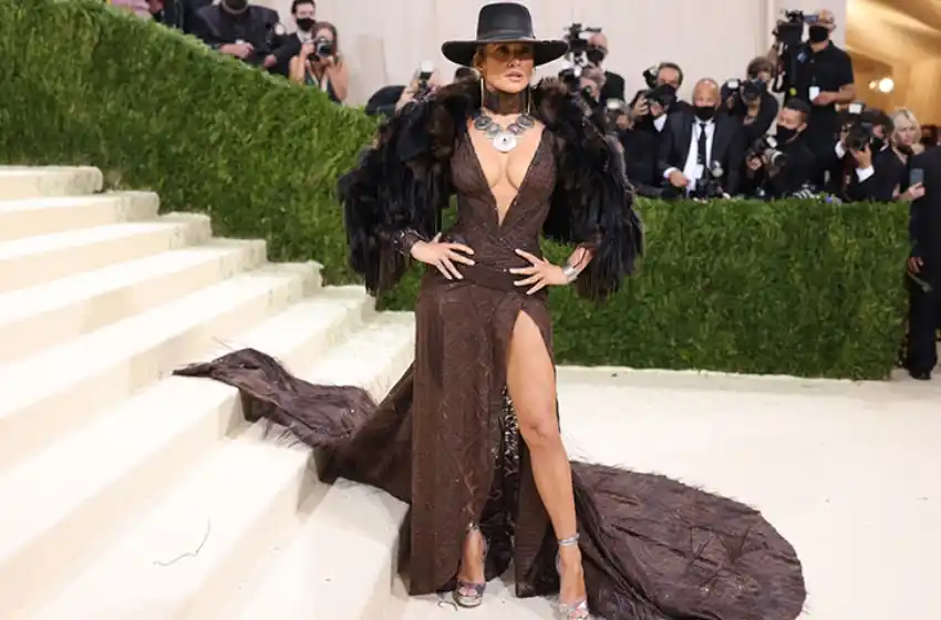 Latinos que acapararon los reflectores de la Met Gala 2021