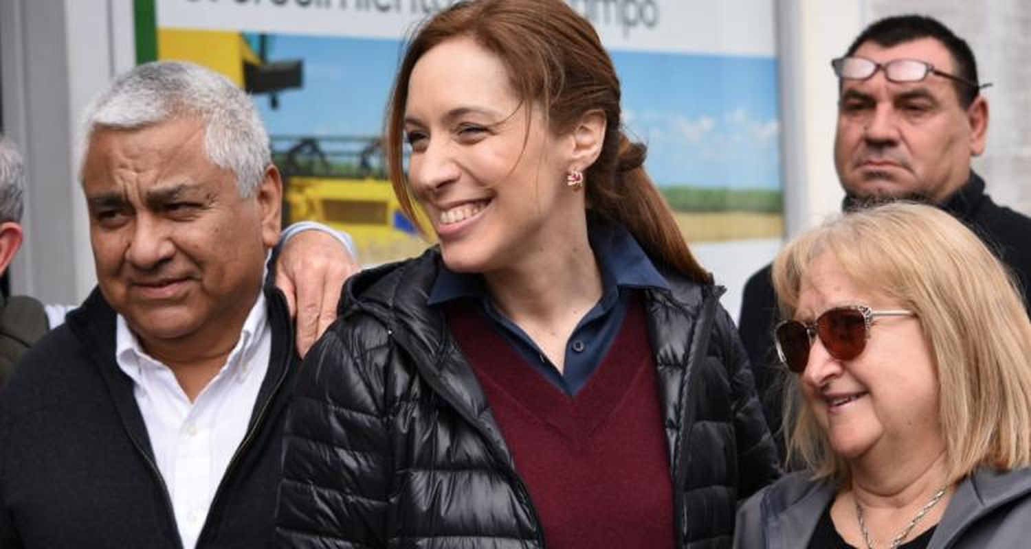 Vidal en San Pedro: muchas fotos con vecinos en la recorrida por el centro