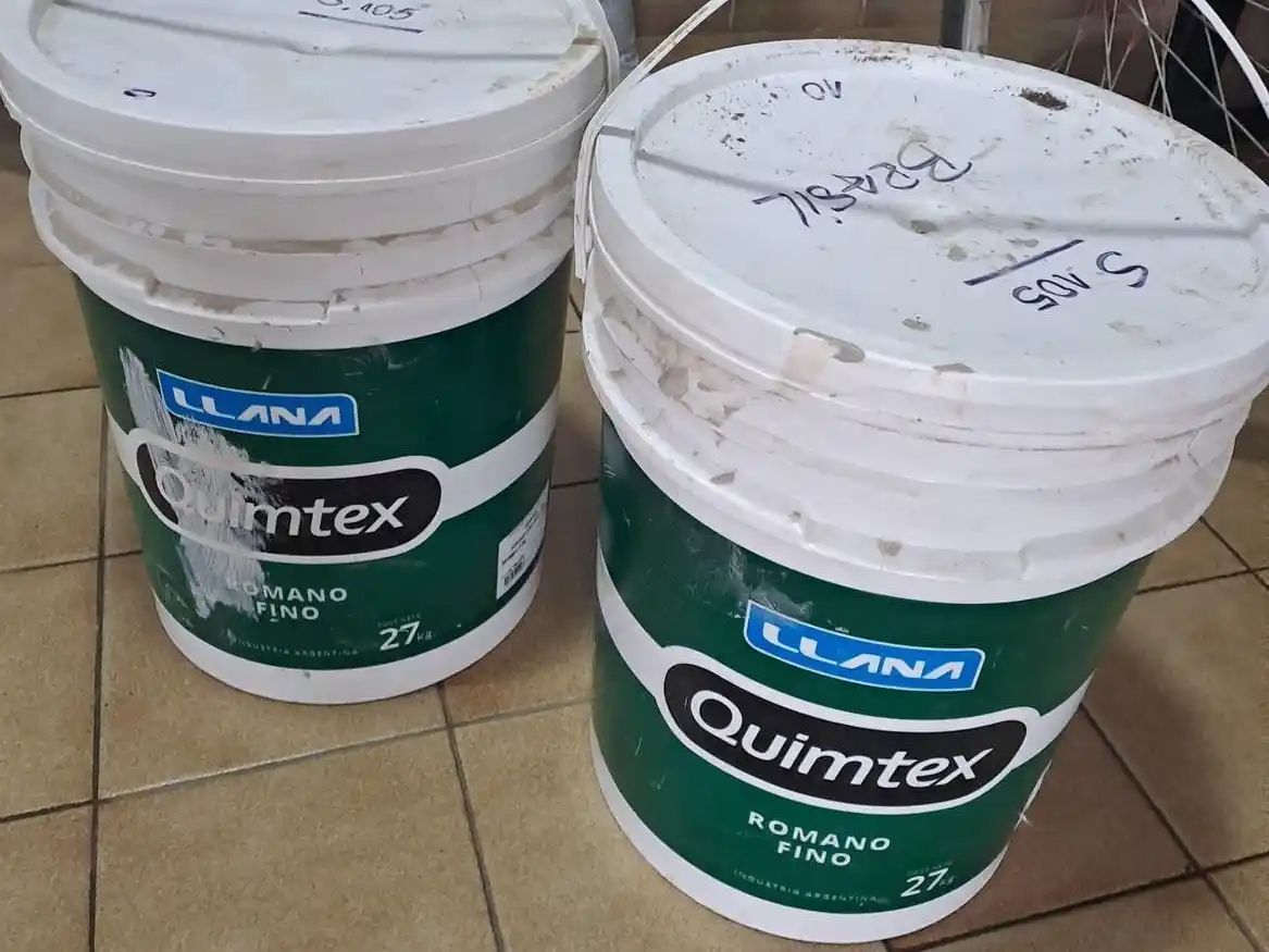 ¿Iban a pintar la casa?: detuvieron a dos sujetos que llevaban tarros de pintura robados en bicicleta