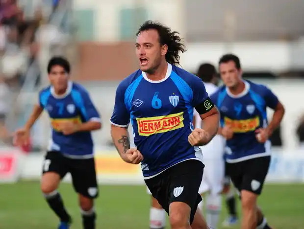 Juventud ganó con autoridad y está a un paso de la clasificación