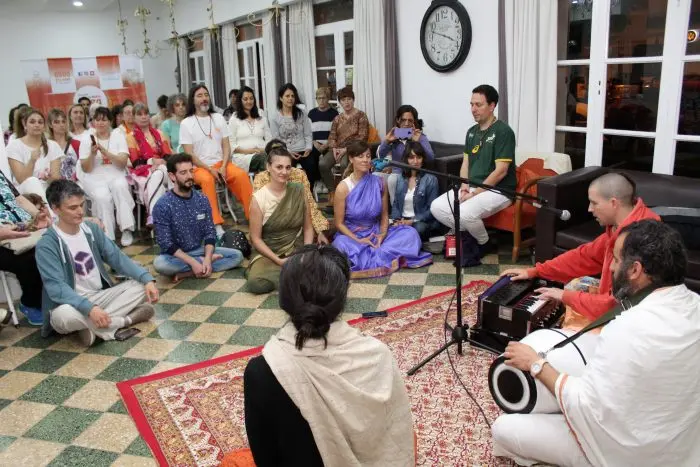 Más de 700 personas en el 16º retiro de yoga y meditación por la Semana de la India