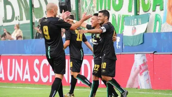 Banfield dominó a Gimnasia y se quedó con el triunfo