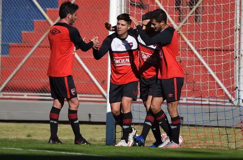 Newells ganó de la mano de Nacho: los dos goles de Scocco en el amistoso ante San Lorenzo