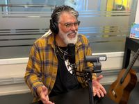 Mauricio Legori, entre la canción, la luthería y el arte de vivir la música