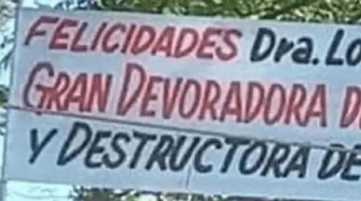 La acusaron de "devoradora de hombres casados" en un pasacalles y tuvo una insólita reacción
