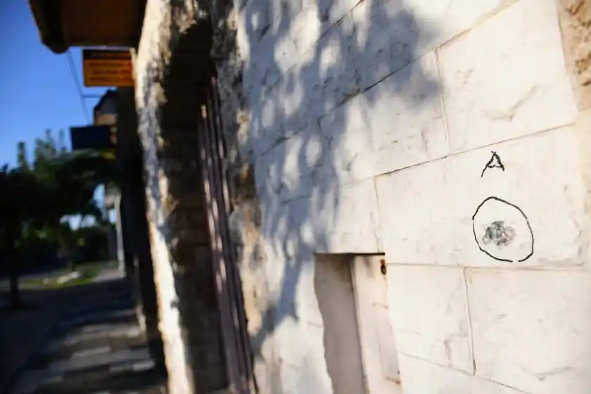 Seis heridos en balacera contra una cochería de Pellegrini y Teniente Agneta