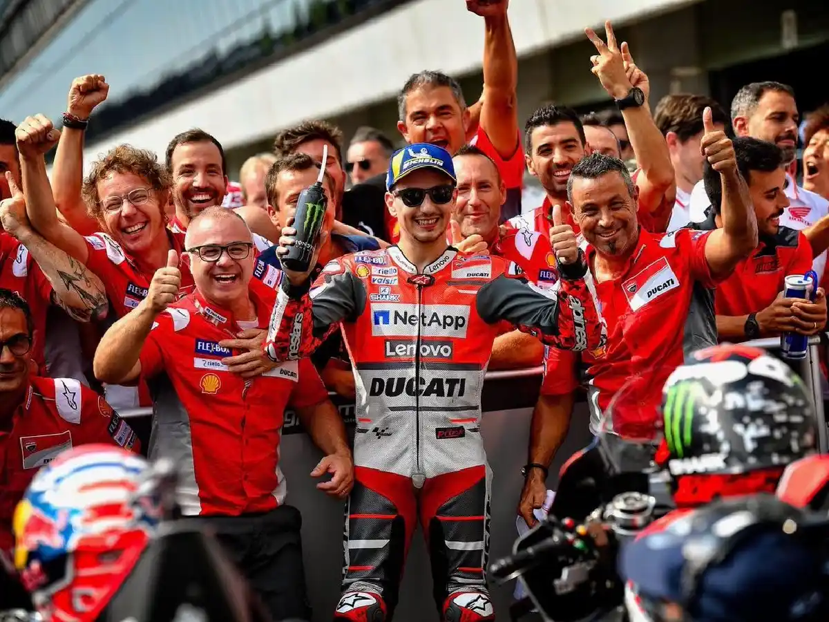 Dovizioso y Lorenzo van por más