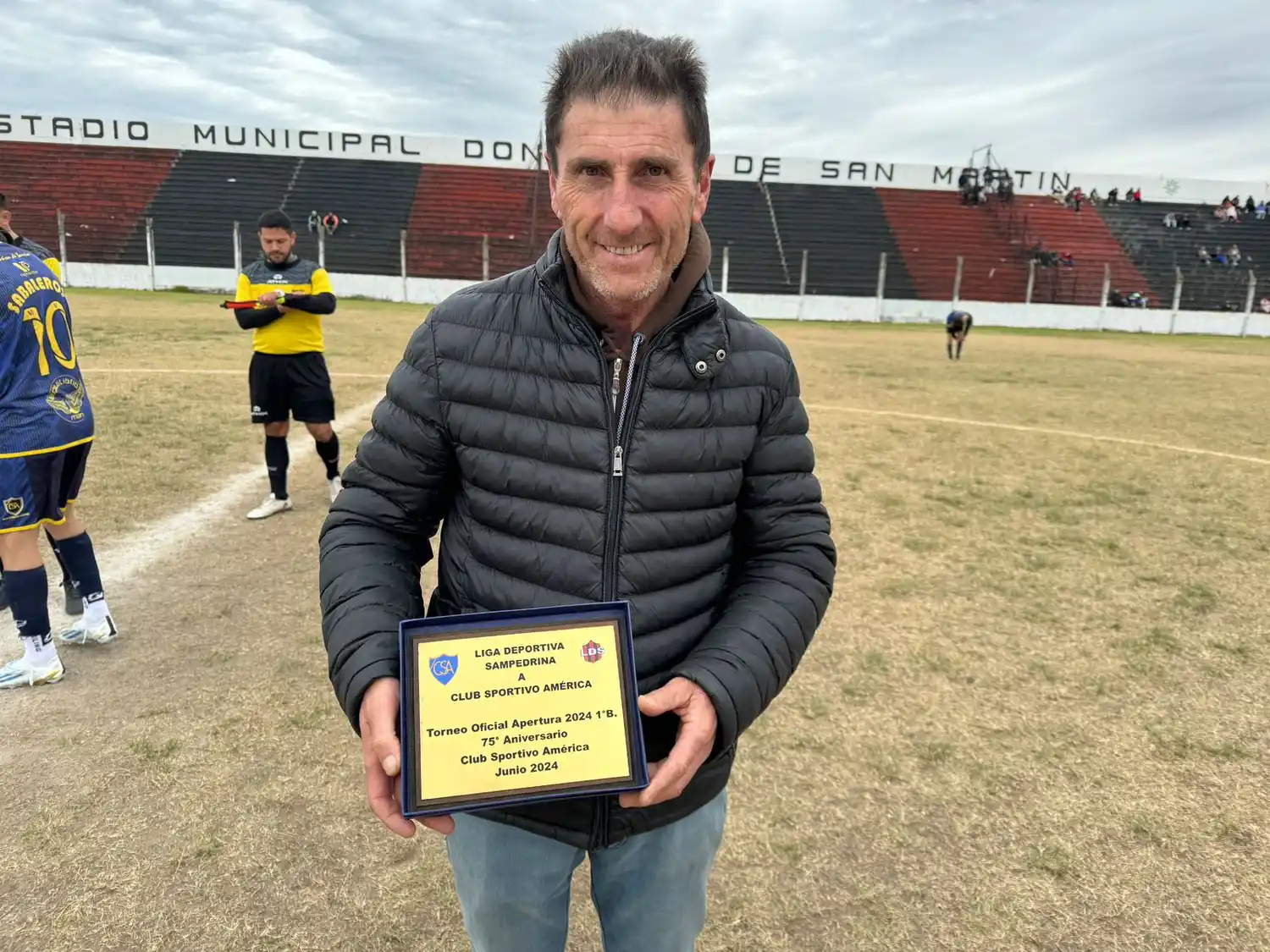 La Liga Deportiva Sampedrina reconoció a América y Las Palmeras por sus aniversarios que le dan dombres a los torneos de la Primera A y Primera B.