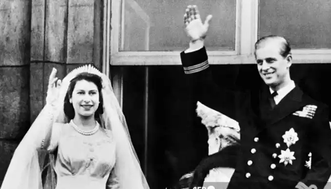 Isabel II el día de su matrimonio con el Duque de Edimburgo. Foto AFP