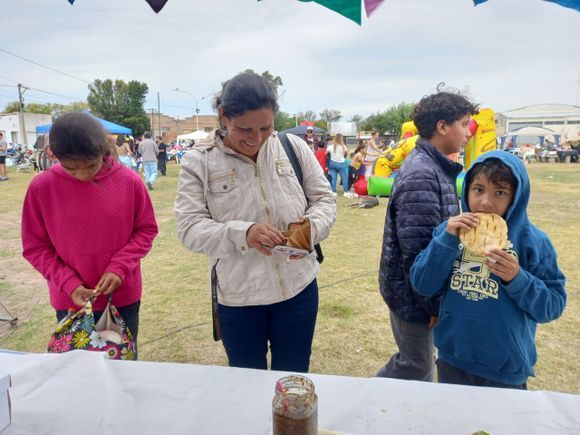 Feria en Los Aromitos: hubo alrededor de 40 puestos