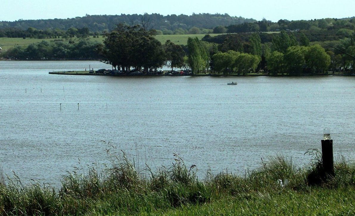 Intensifican las tareas de búsqueda del joven que cayó de un kayak