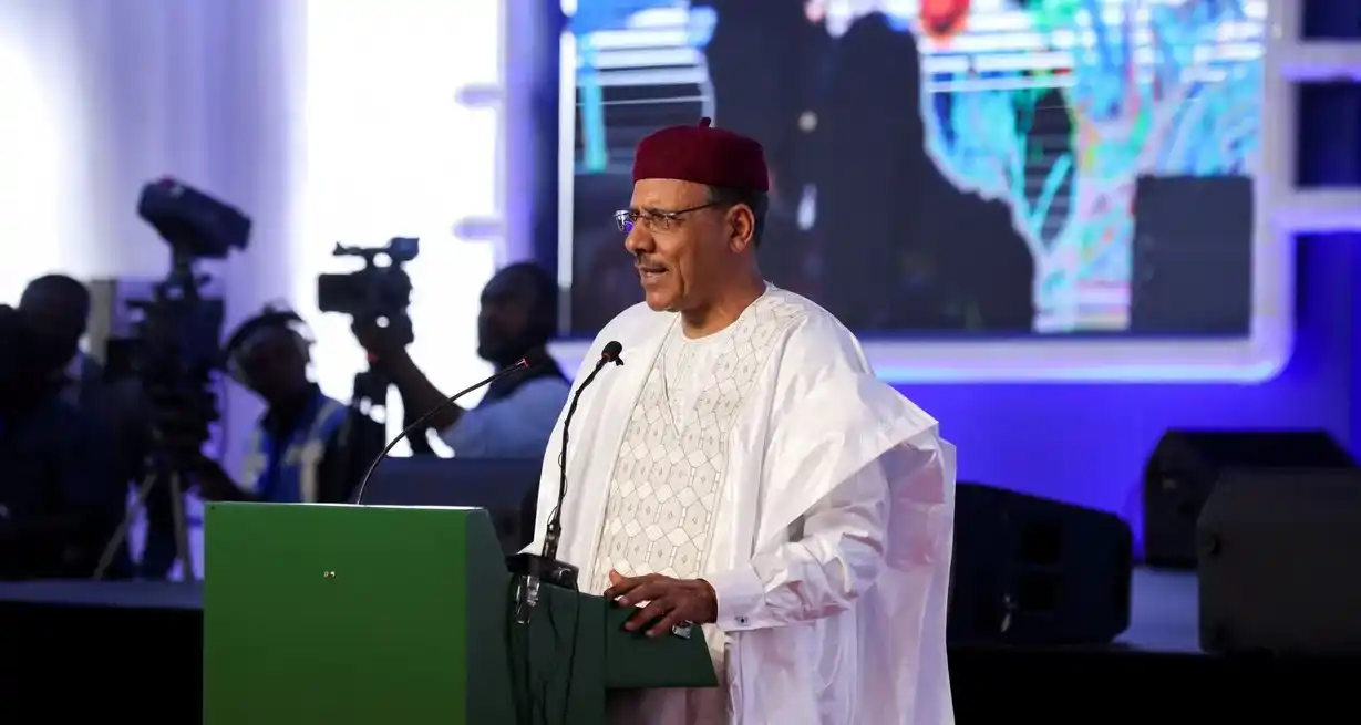Mohamed Bazoum, presidente de Níger. Crédito: Temilade Adelaja/Reuters