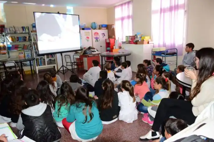 SAN CAYETANO: Taller para combatir el hostigamiento escolar