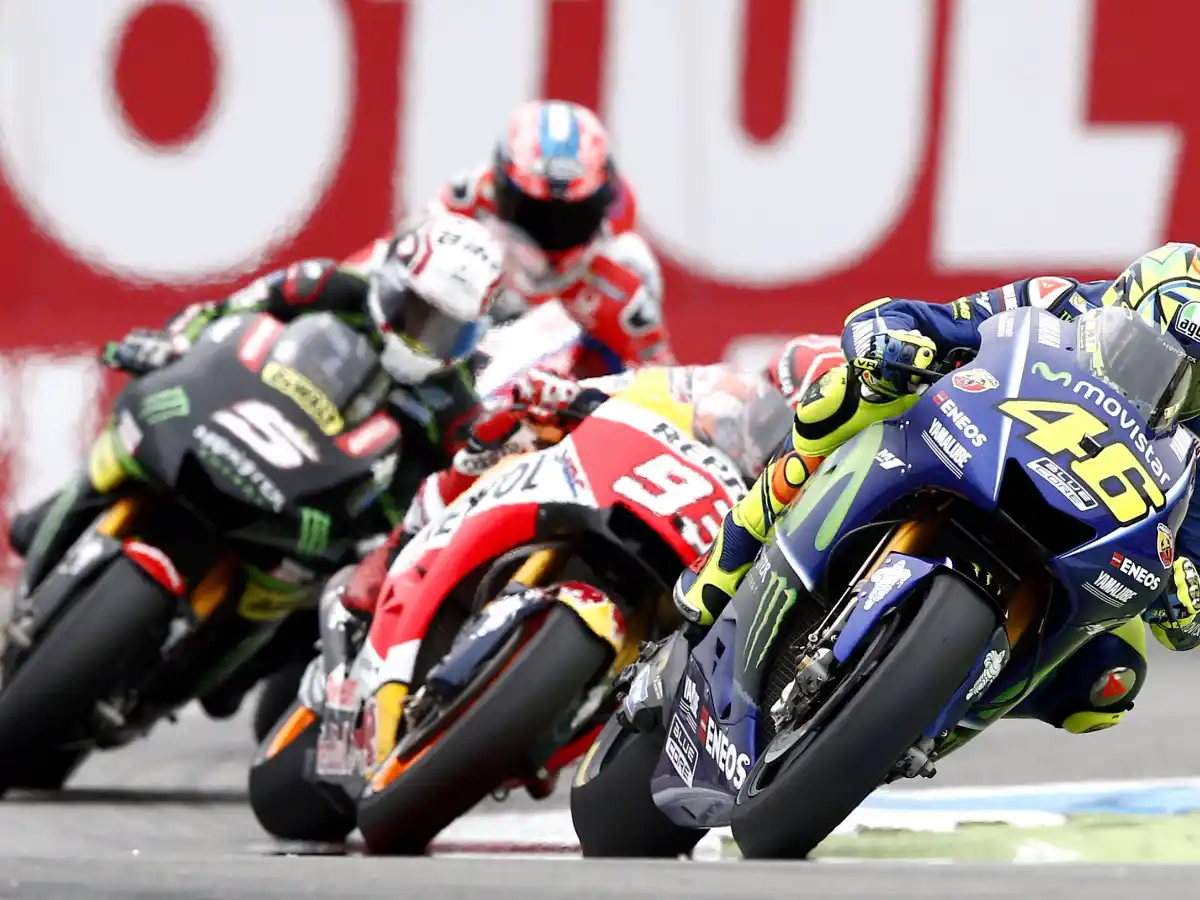 Rossi, bajo la lluvia