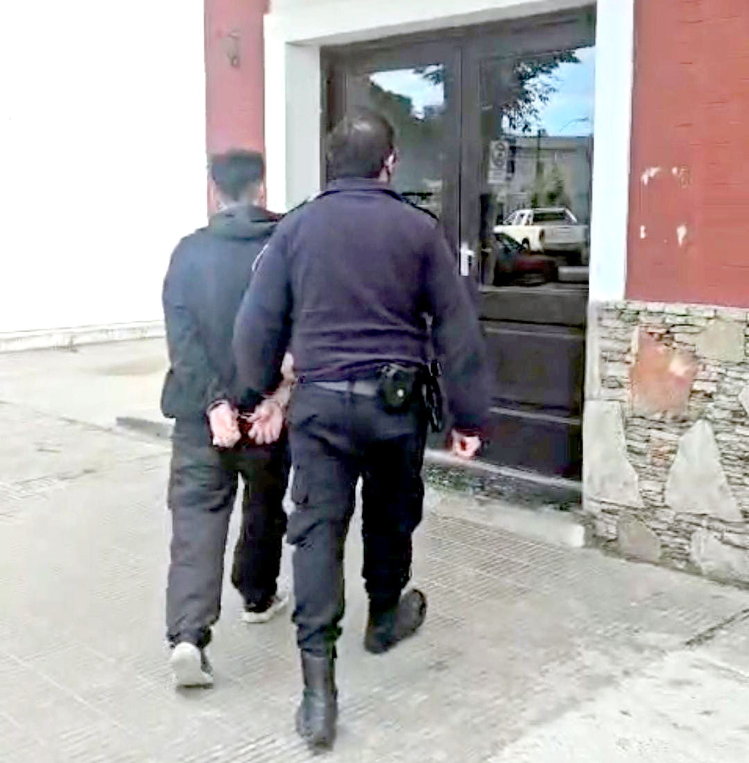 Alojado. En sede policial permanece el individual