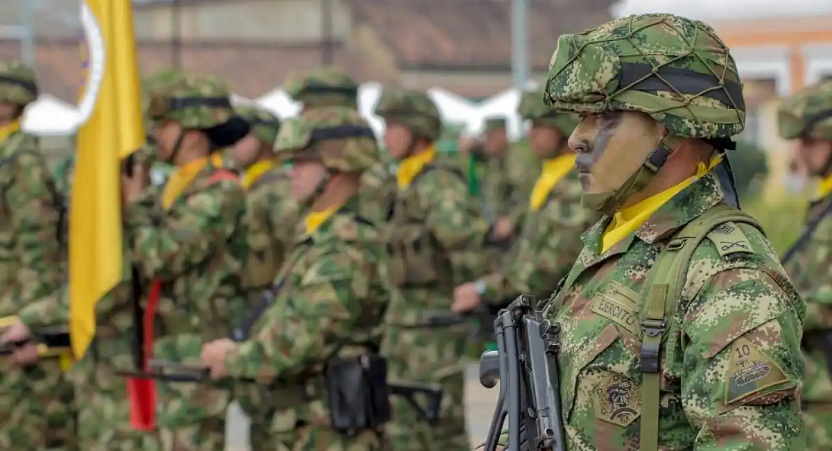 Mercenarios militares colombianos agredidos por racistas ucranianos (+ Videos)