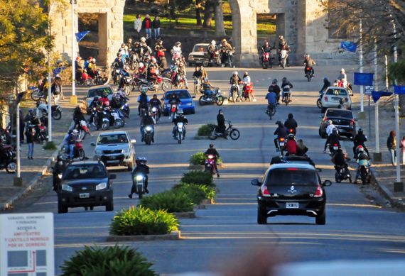 El Municipio denunció a diversos conductores de motos por alterar el orden público