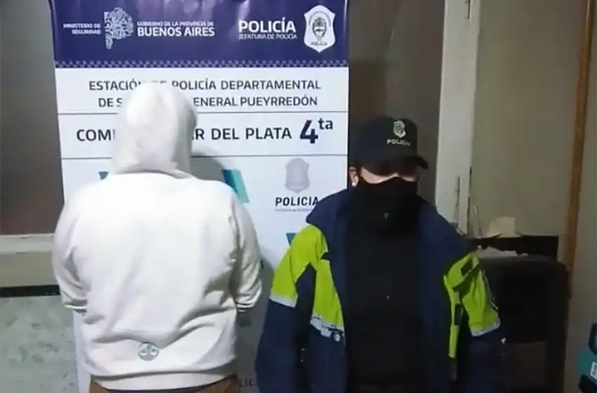 Tres mujeres y un hombre robaron una billetera en el barrio Regional: fueron detenidos