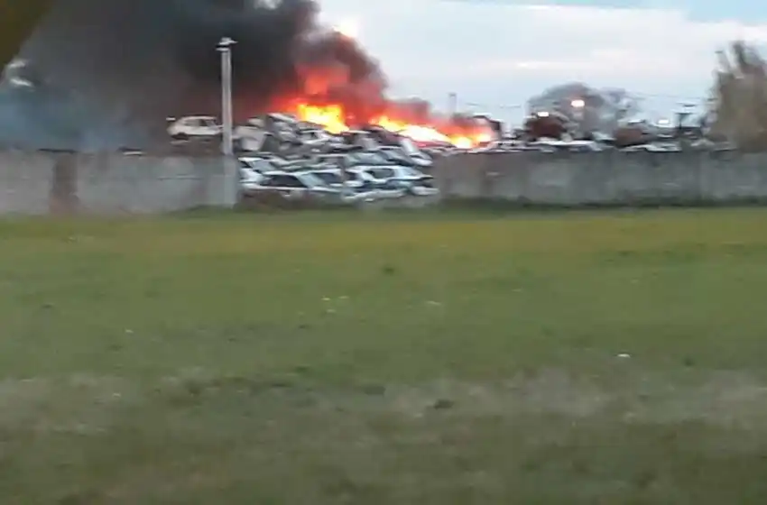 Se incendió el depósito de vehículos de la comisaría decimosexta