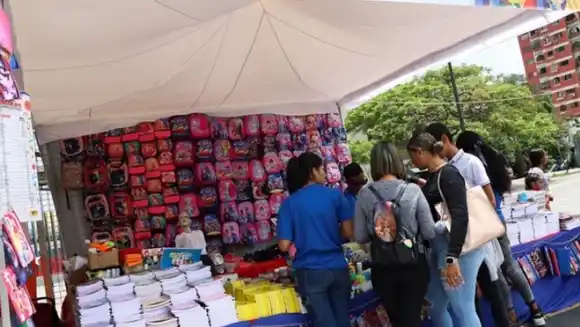 A LO «GRANEADITO»: Ferias escolares reportan menos ventas que en la época pandémica