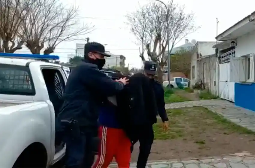 Lo atrapan cuando escalaba un muro para robar en una vivienda