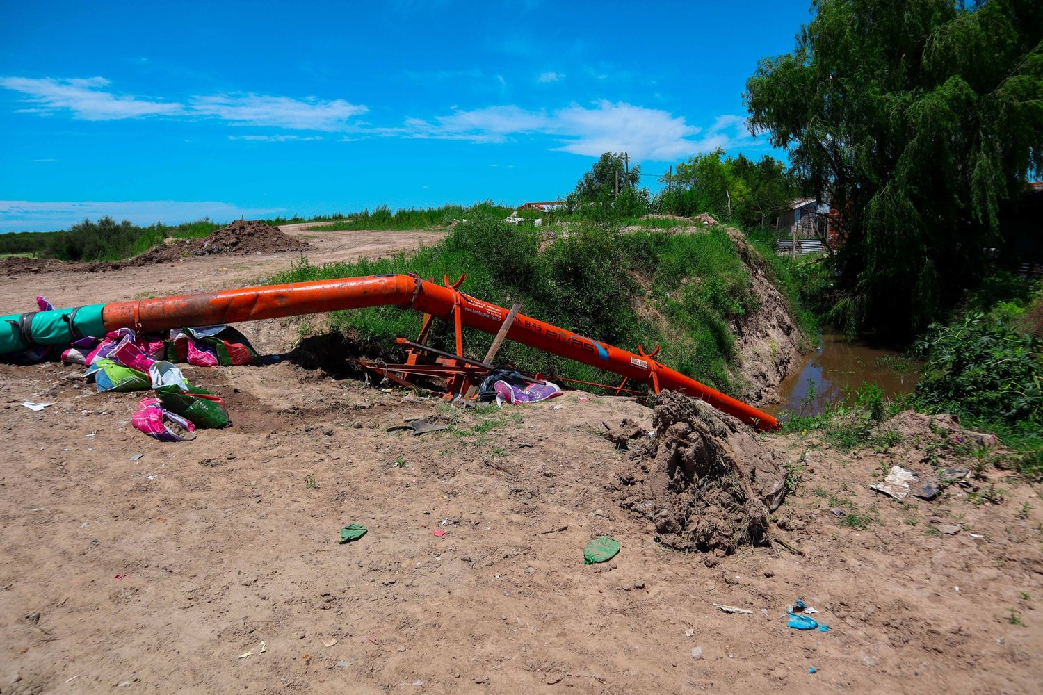 Ante la creciente del río evalúan la situación