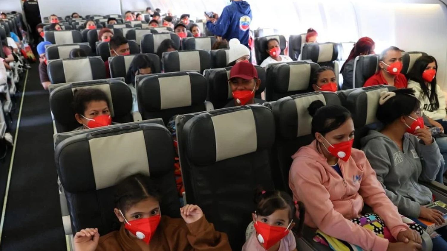 Siguen llegando migrantes: vuelo con 315 venezolanos aterrizó en Maiquetía