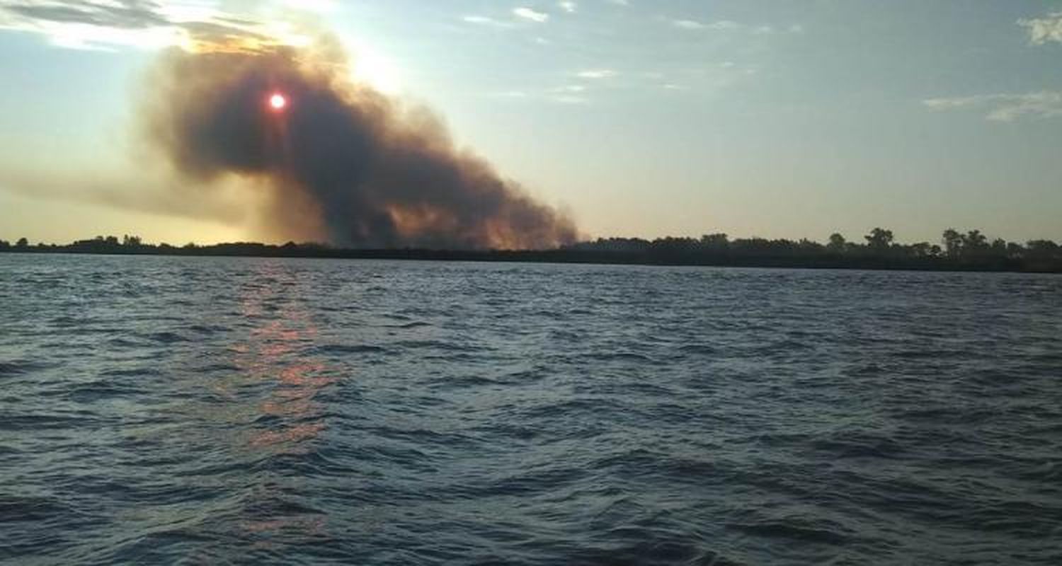 Más de 12 horas  para apagar un incendio en la isla