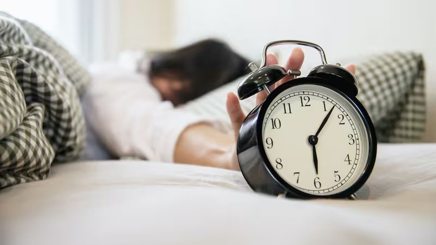 Cronotipos, reloj biológico y bienestar: lo que la ciencia dice sobre alondras y búhos