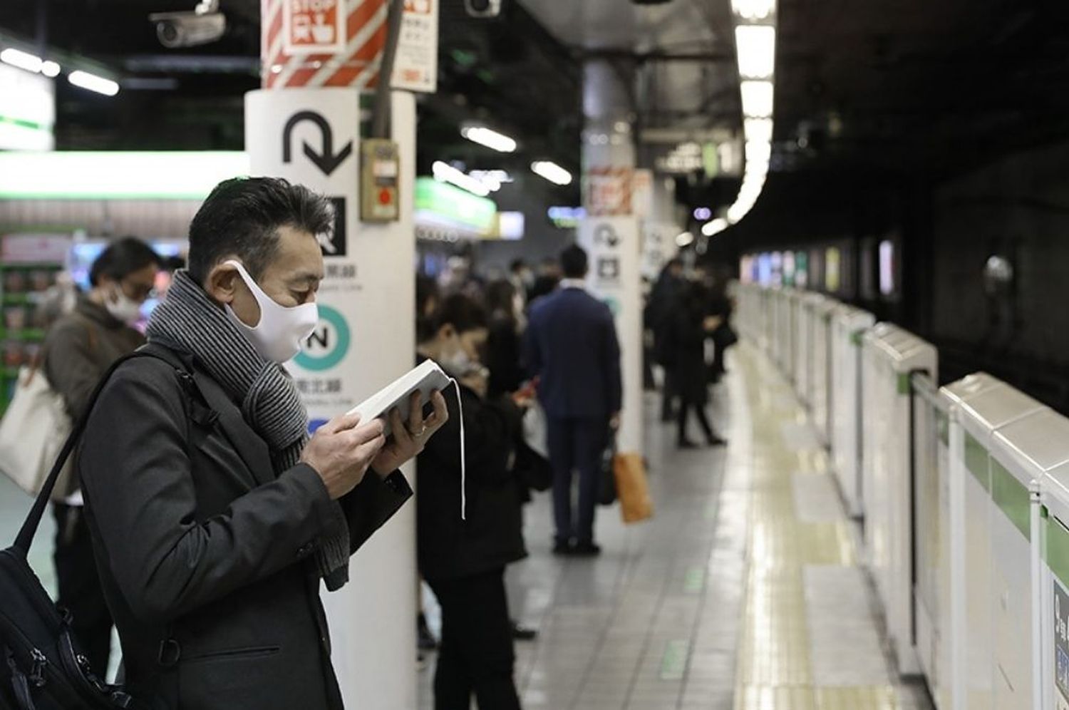 Tokio pide evitar salidas e impulsa cierres de comercios por el coronavirus