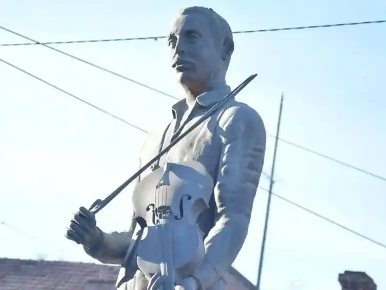 El maestro Cayetano Alberto Silva.