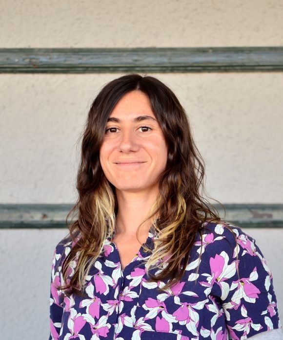 Esta noche se podrá apreciar “Entre copas pensar la democracia” en Claromecó
