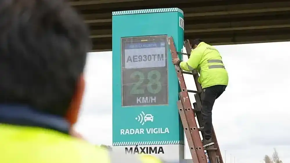 Los dispositivos contarán con carteles LED que le informarán al conductor la velocidad que lleva.