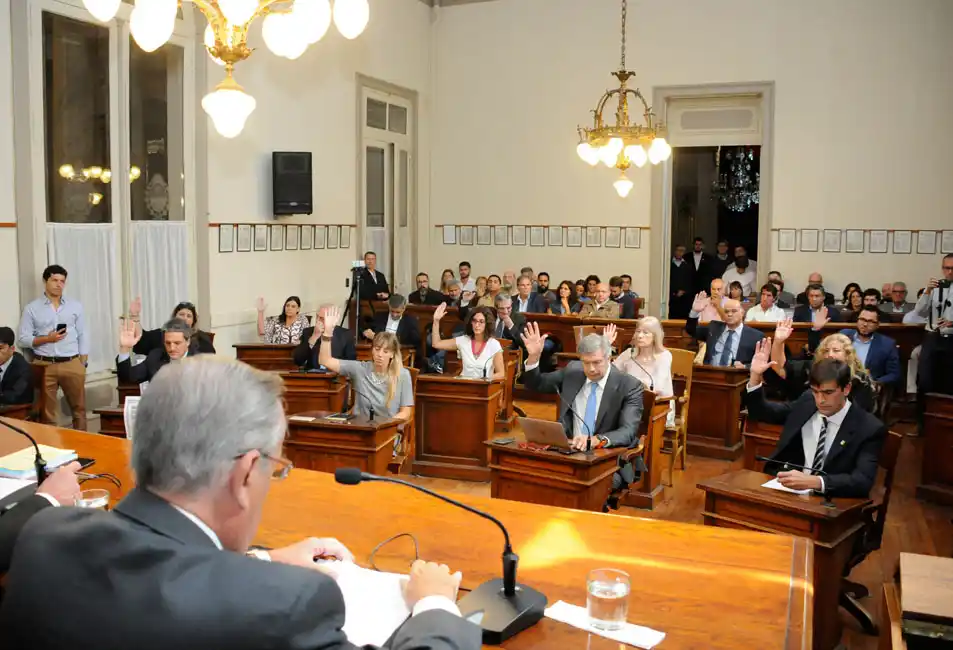 Lunghi remarcó los logros de la gestión y reconoció los efectos de la crisis 