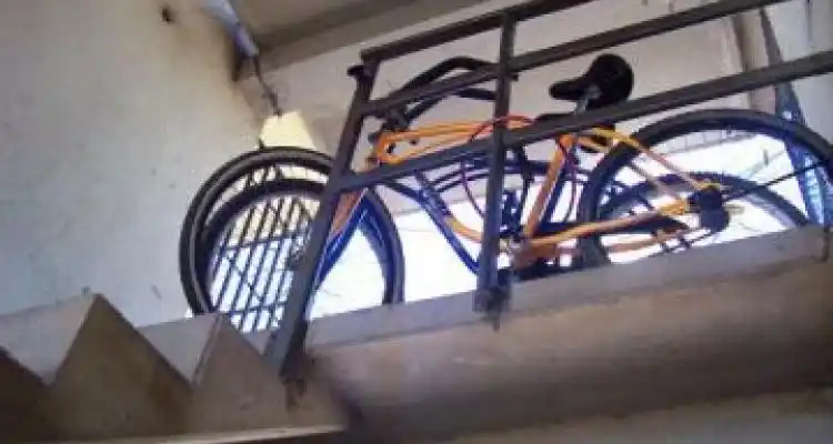 Una nena se cayó de un segundo piso