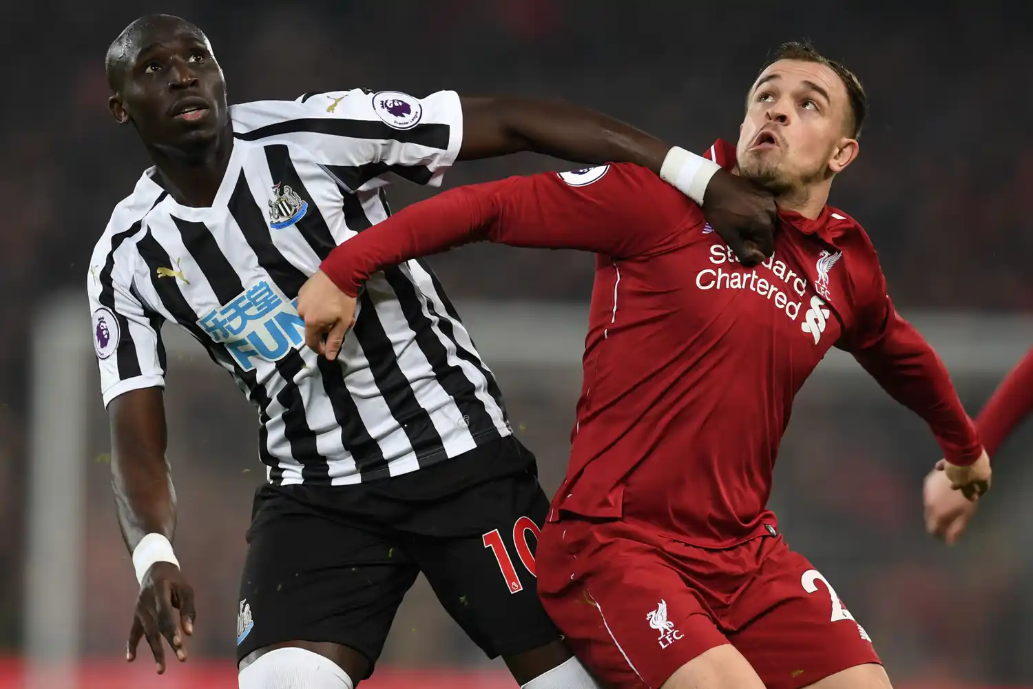 Liverpool goleó y el City volvió a tropezar