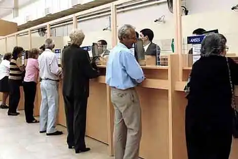 El Gobierno dio a conocer el aumento de jubilados y pensionados para diciembre: cuánto cobrará la mínima