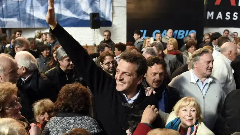 En San Miguel y con Mirta Tundis, Massa prometió el 82 % móvil para los jubilados